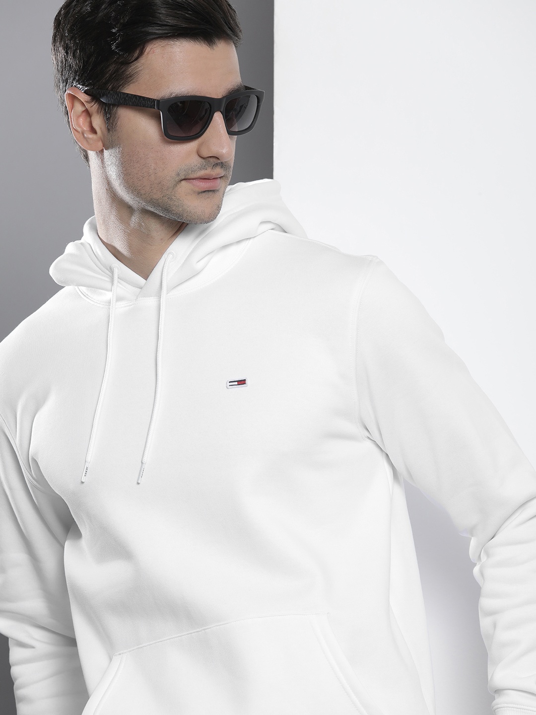 

Tommy Hilfiger Men White Solid Hooded Casual Sweatshirt