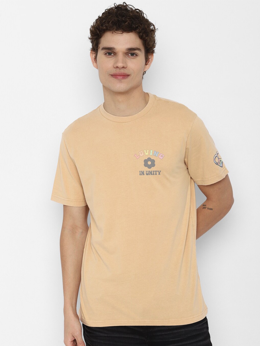 

AMERICAN EAGLE OUTFITTERS Men Yellow Checked Applique T-shirt