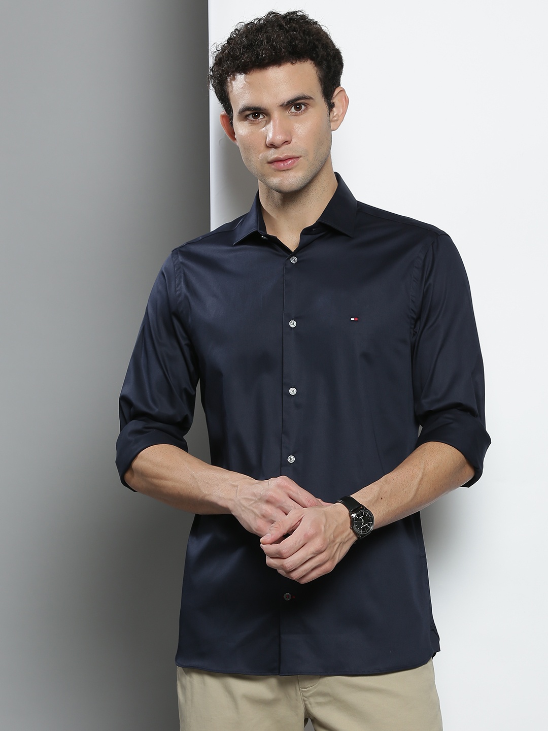 

Tommy Hilfiger Men Navy Blue Solid Slim Fit Casual Shirt