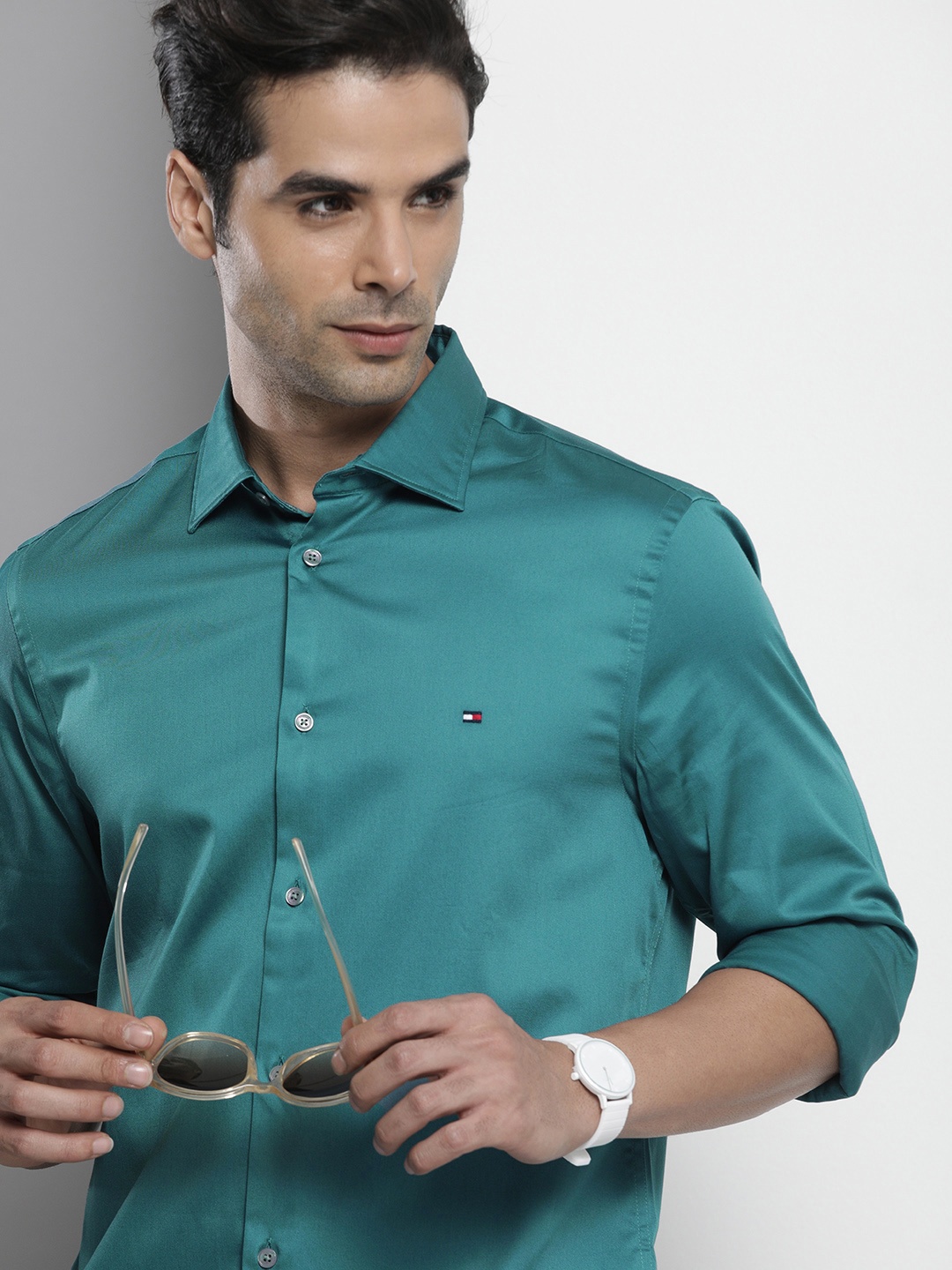 

Tommy Hilfiger Men Teal Blue Solid Slim Fit Casual Shirt