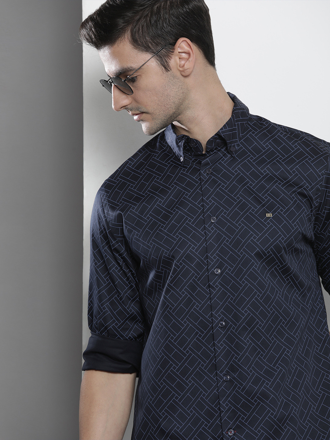 

Tommy Hilfiger Men Navy Blue Printed Casual Shirt