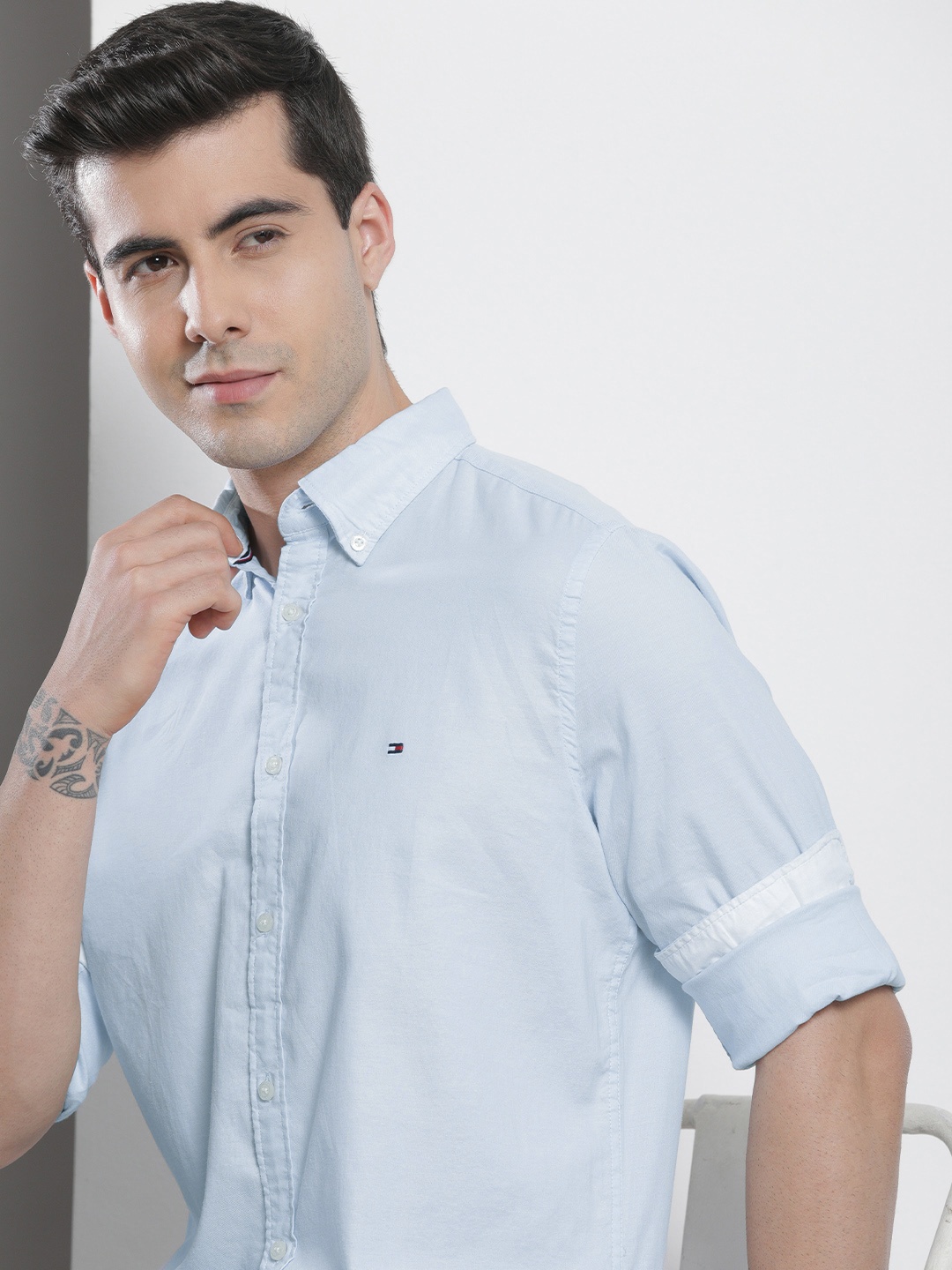 

Tommy Hilfiger Men Textured Slim Fit Casual Shirt, Blue