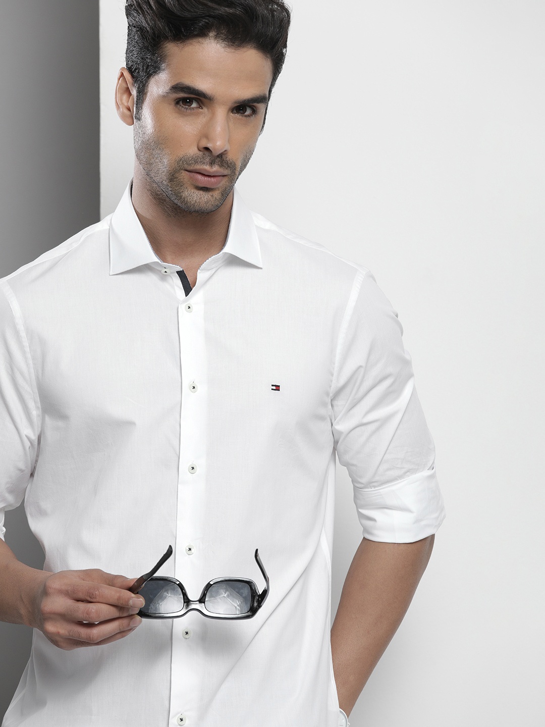 

Tommy Hilfiger Men White Solid Slim Fit Pure Cotton Casual Shirt