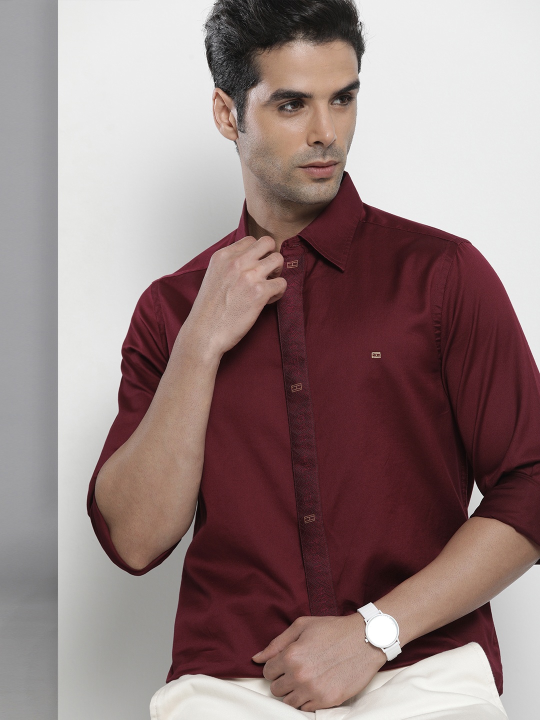 

Tommy Hilfiger Men Maroon Solid Slim Fit Pure Cotton Casual Shirt