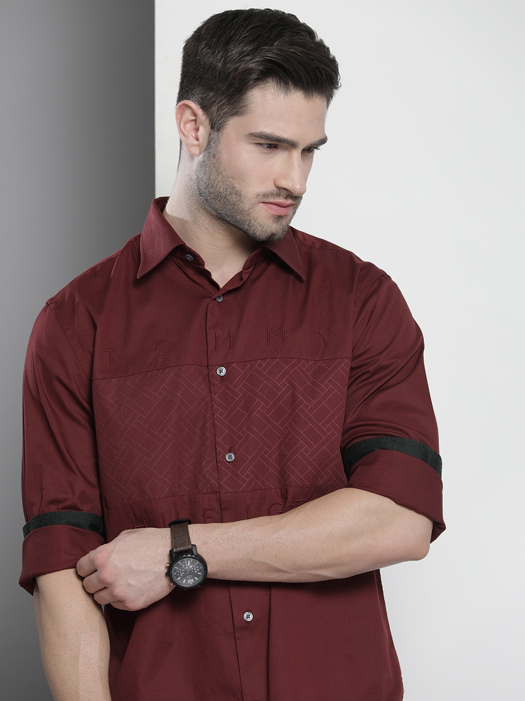 

Tommy Hilfiger Men Maroon Printed Pure Cotton Casual Shirt