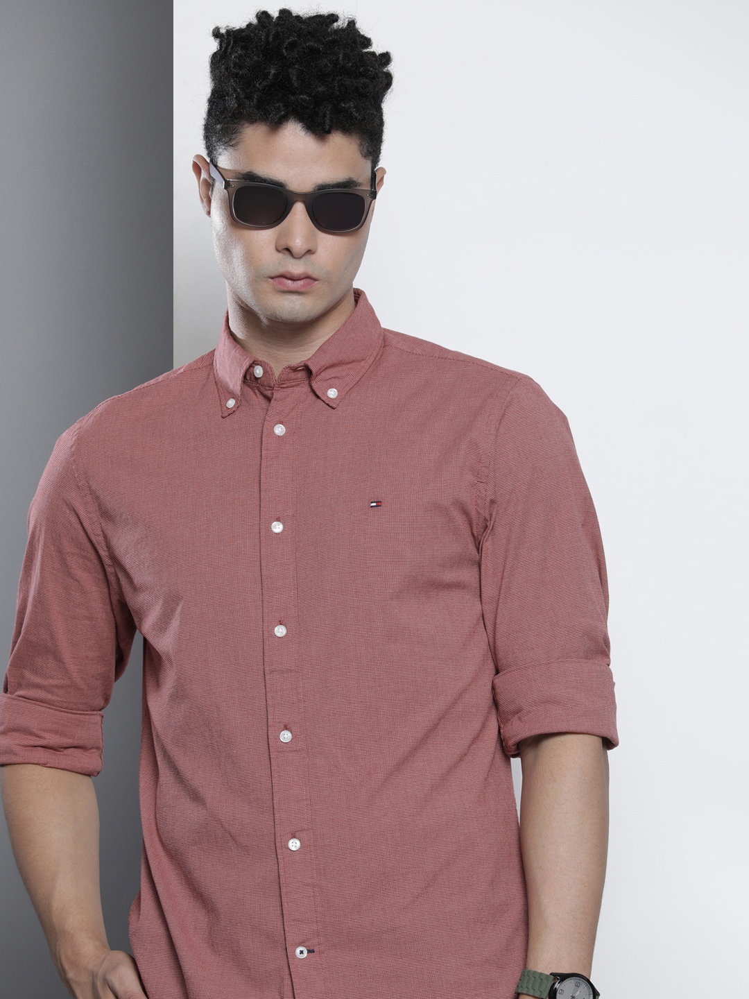 

Tommy Hilfiger Men Burgundy Houndstooth Checked Casual Shirt With Flex Technology