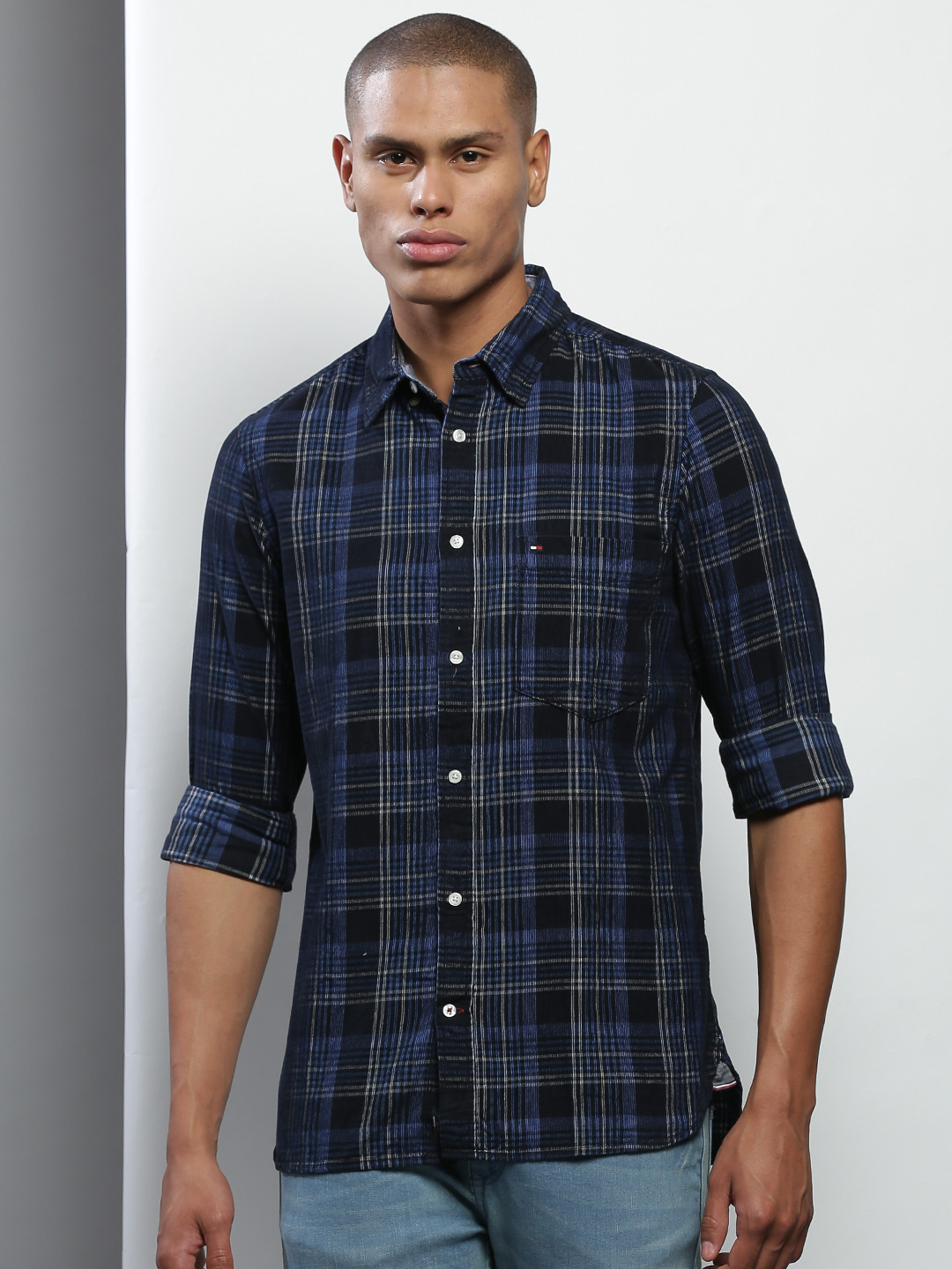 

Tommy Hilfiger Men Navy Blue & White Slim Fit Tartan Checked Cotton Corduroy Shirt