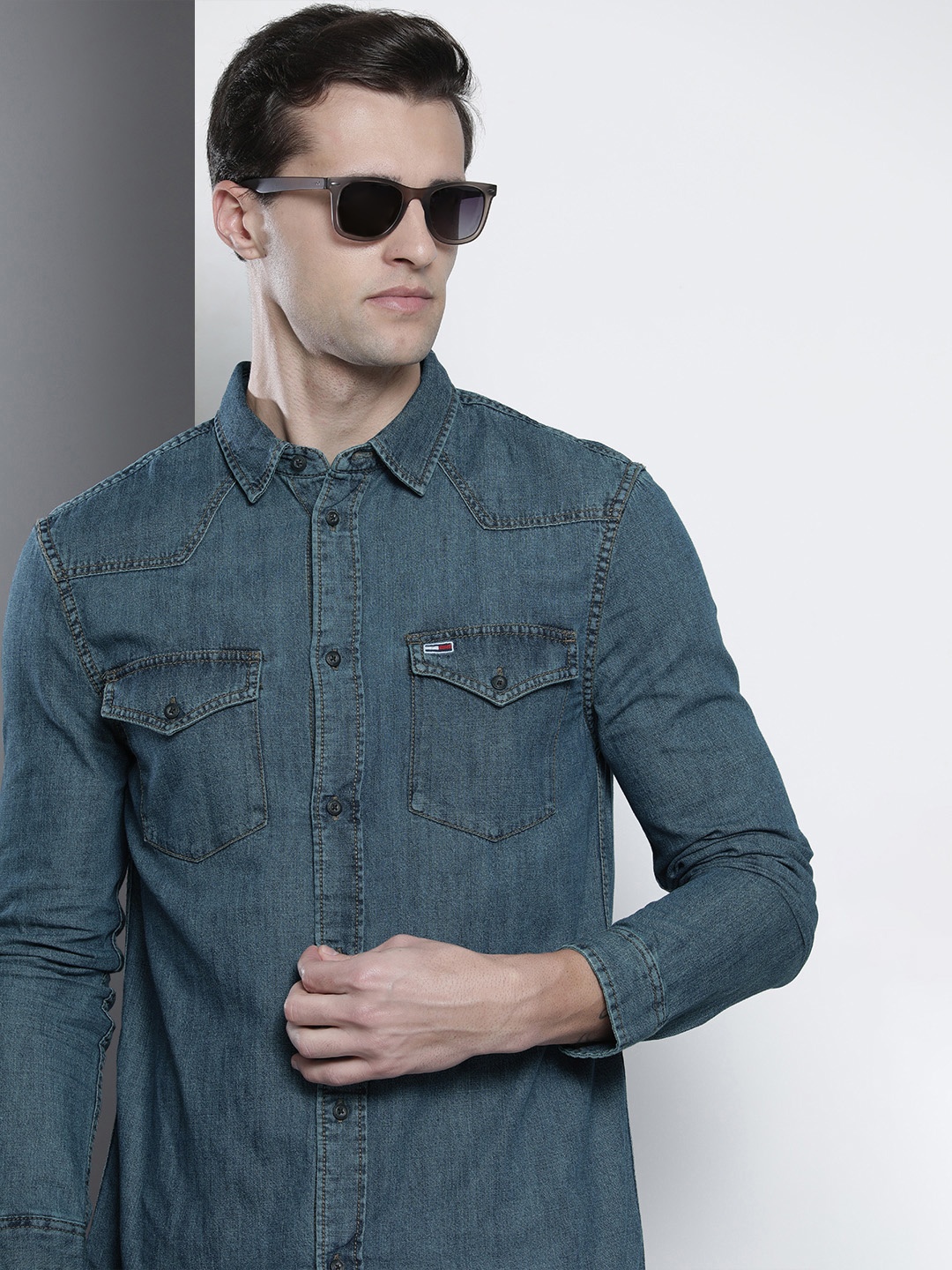 

Tommy Hilfiger Men Blue Solid Cotton Denim Casual Shirt