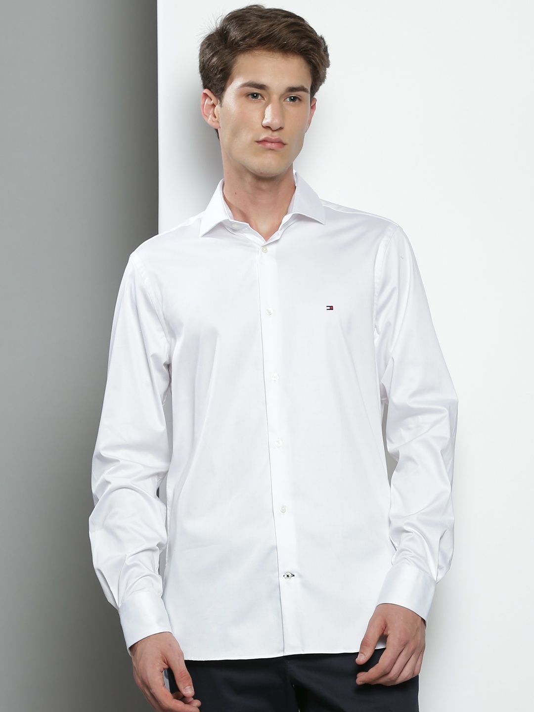 

Tommy Hilfiger Men White Solid Slim Fit Cotton Casual Shirt