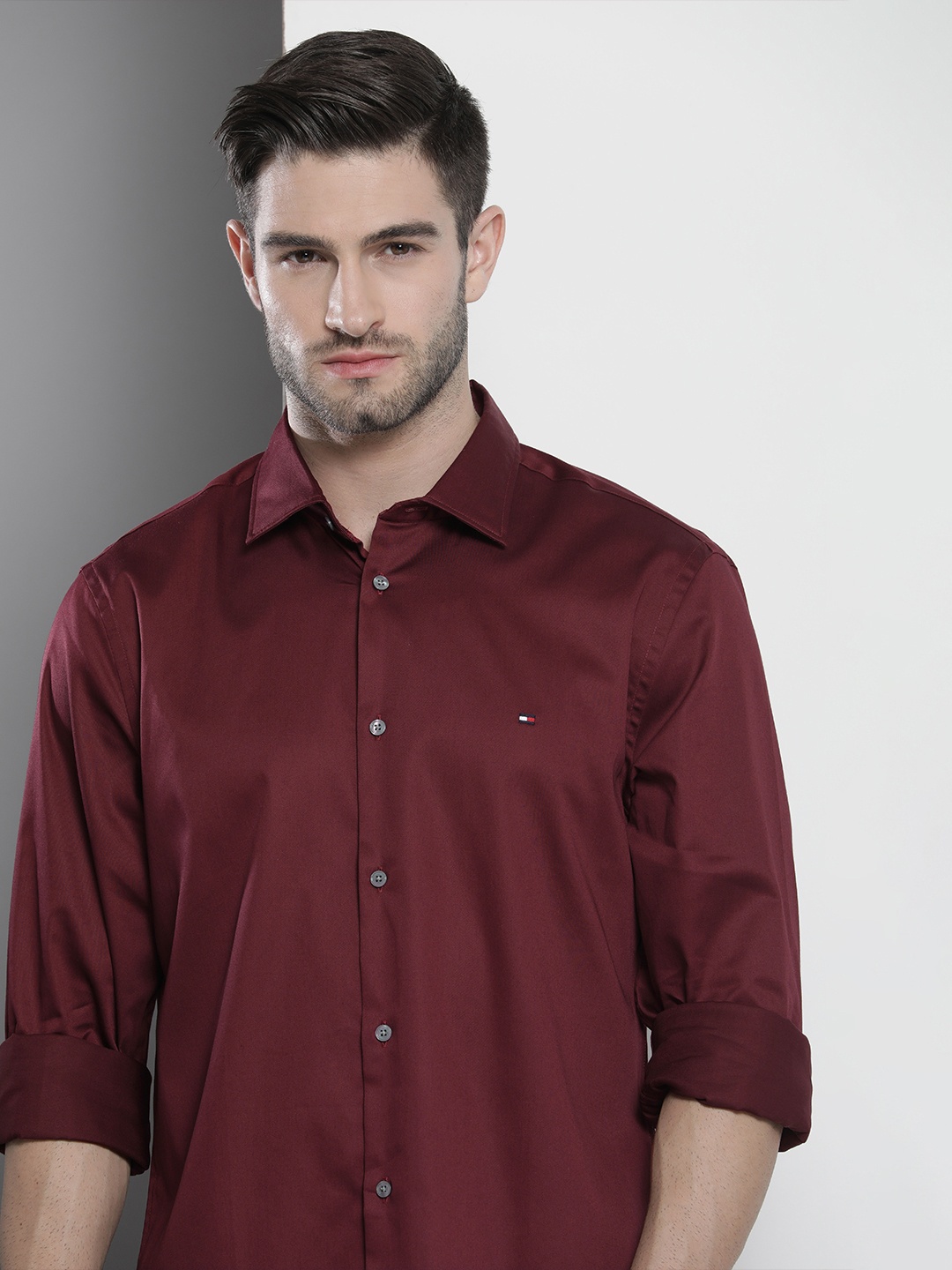 

Tommy Hilfiger Men Maroon Slim Fit Casual Shirt