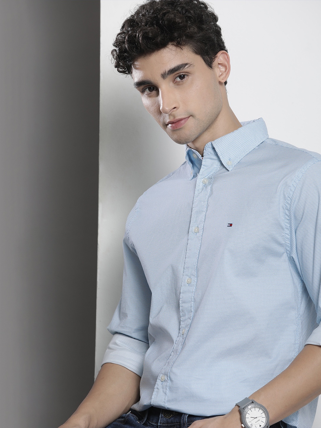 

Tommy Hilfiger Men Blue And White Printed Casual Shirt