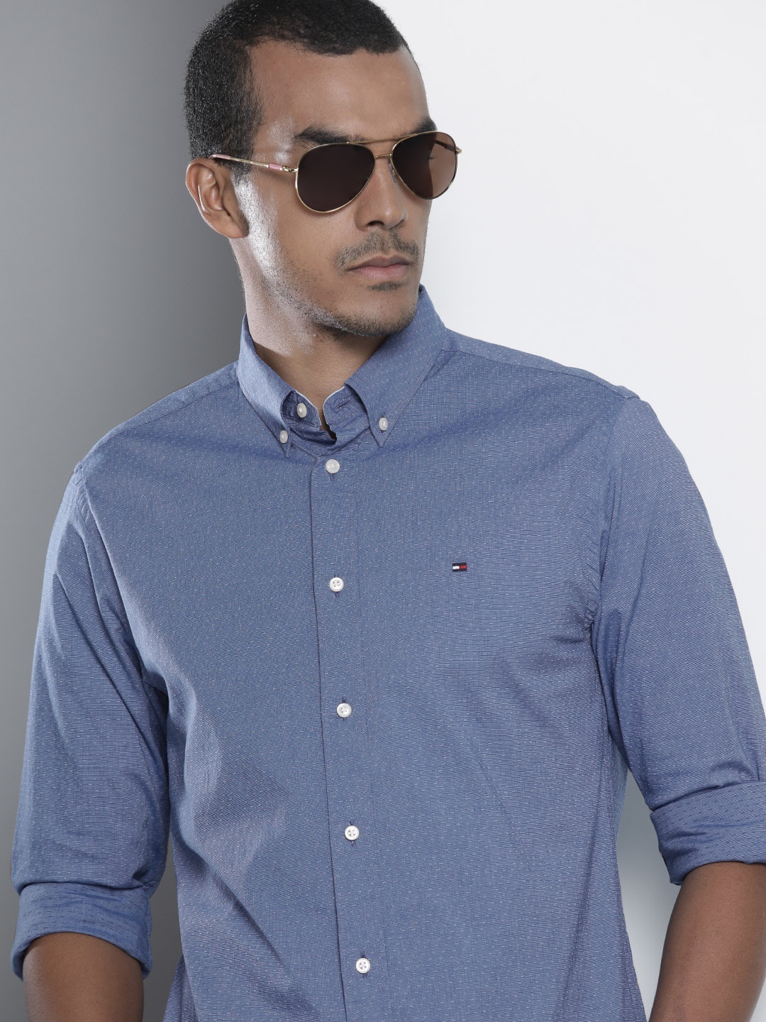 

Tommy Hilfiger Men Blue Textured Casual Shirt