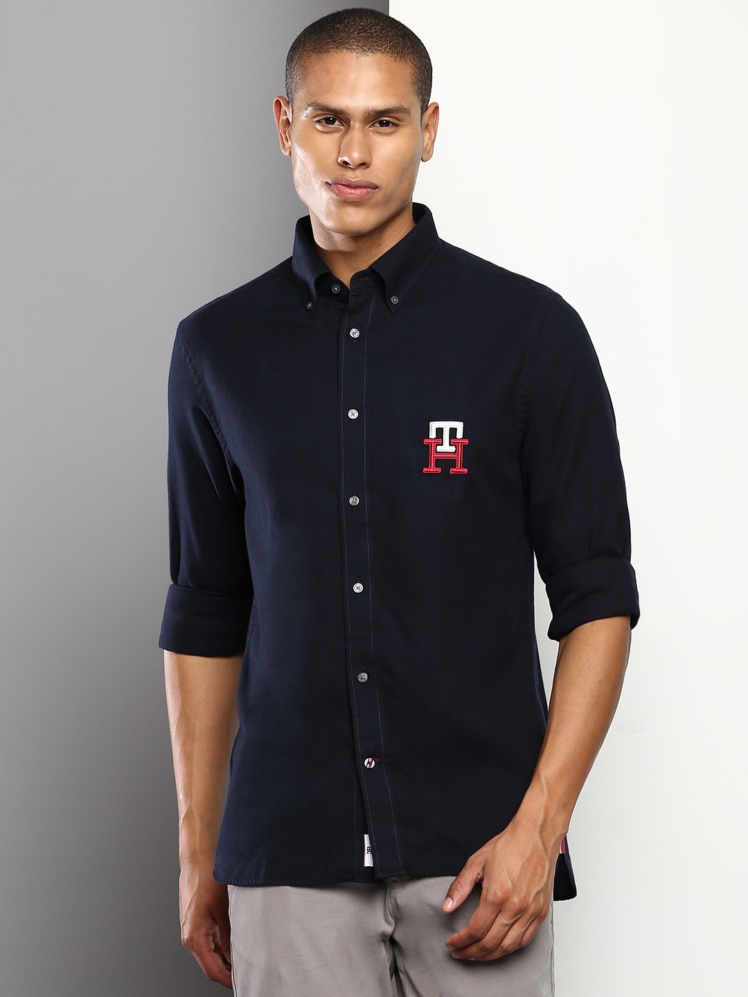 

Tommy Hilfiger Men Solid Casual Shirt, Navy blue