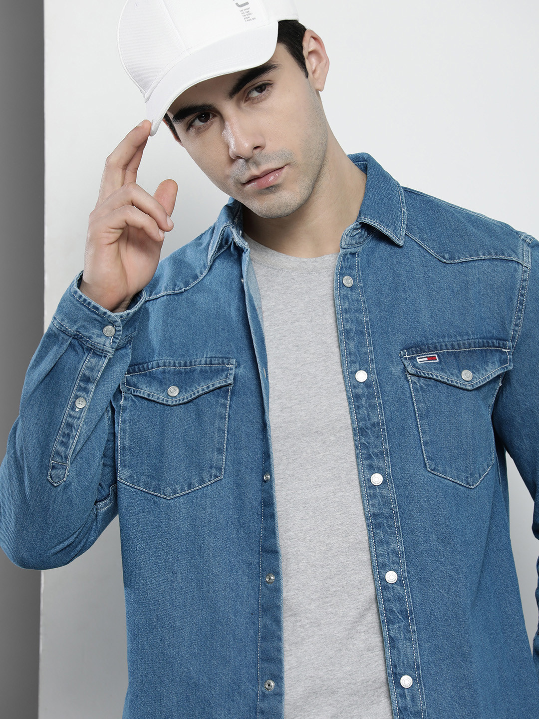 

Tommy Hilfiger Men Blue Solid Pure Cotton Denim Casual Shirt