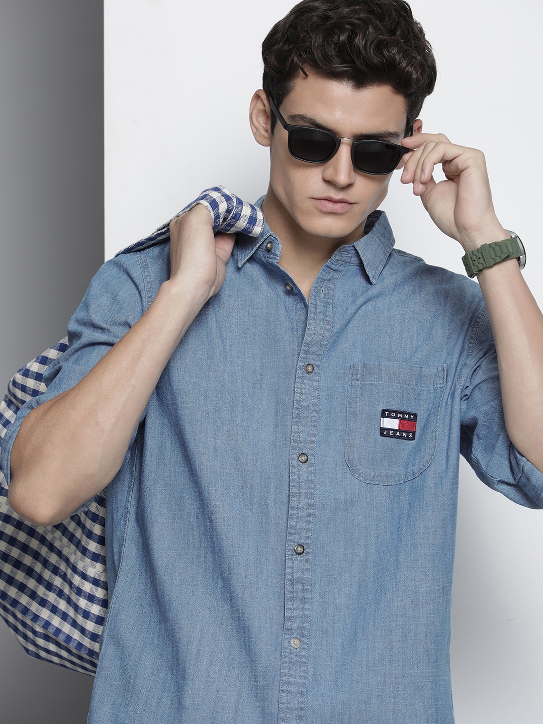 Tommy Hilfiger Men Blue Self-Design Classic Fit Chambray Pure Cotton Casual Shirt