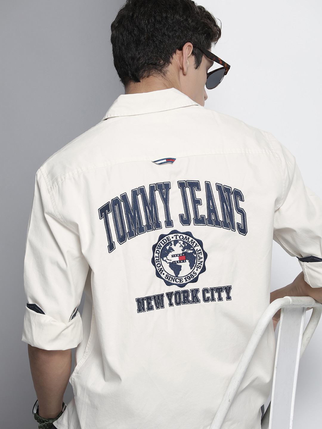 

Tommy Hilfiger Men Off White & Navy Blue Self-Design Organic Cotton Casual Shirt