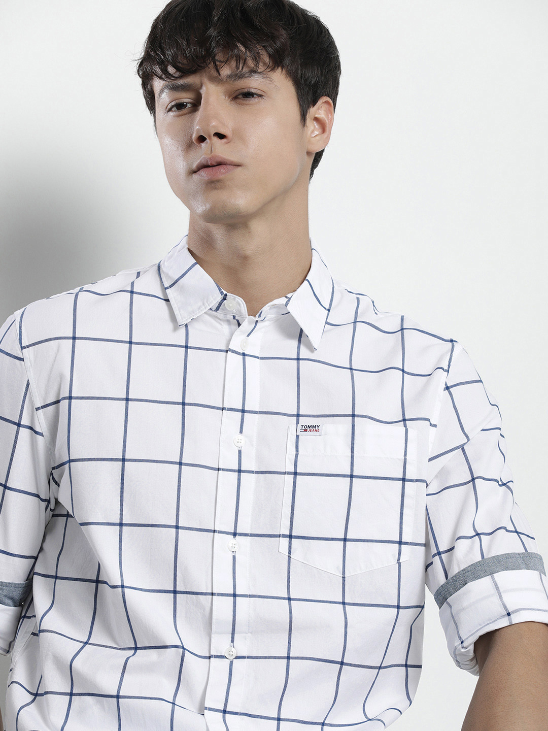 

Tommy Hilfiger Men White And Blue Windowpane Checked Pure Cotton Casual Shirt
