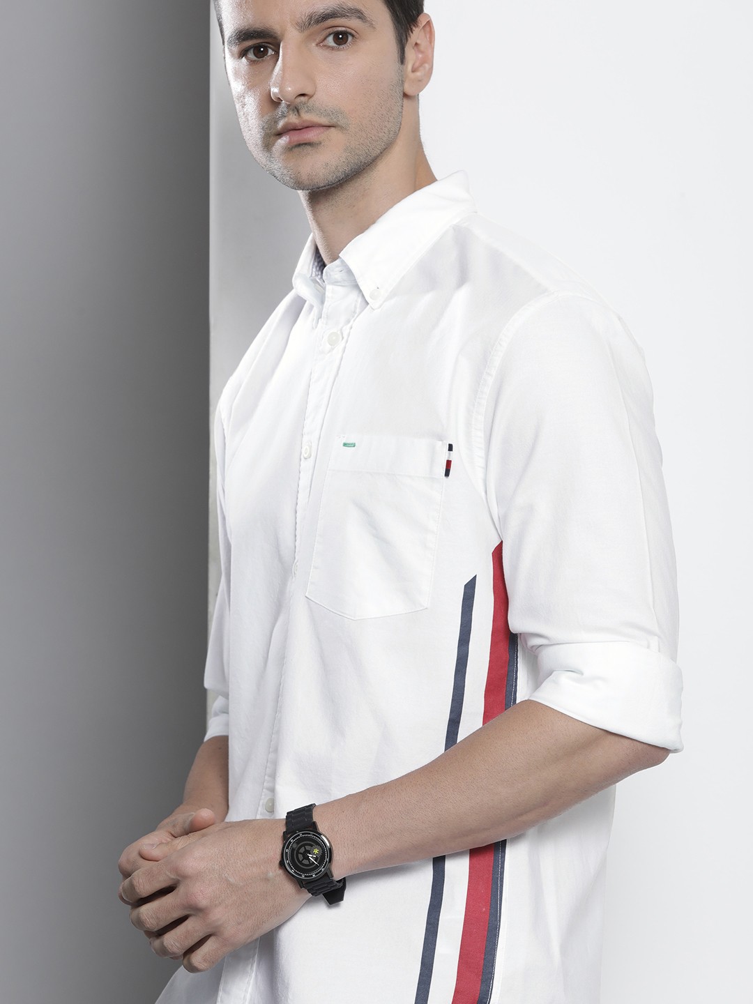 

Tommy Hilfiger Men White & Red Striped Pure Cotton Casual Shirt