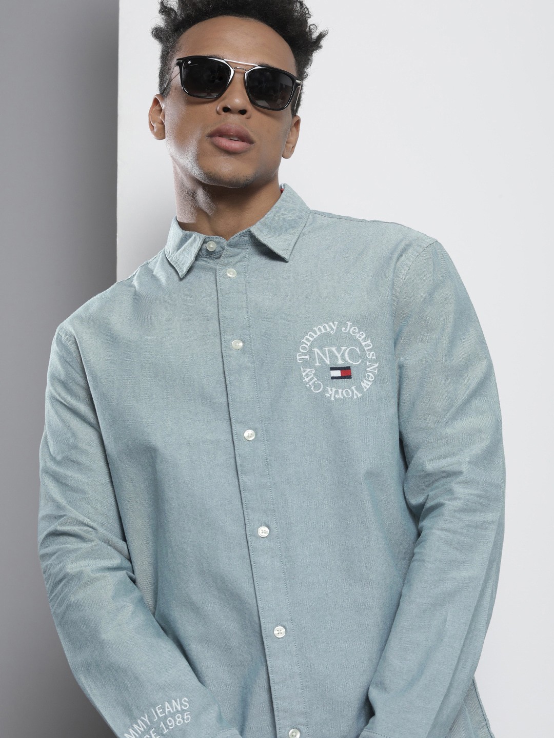 

Tommy Hilfiger Men Blue Classic Fit Embroidered Casual Shirt