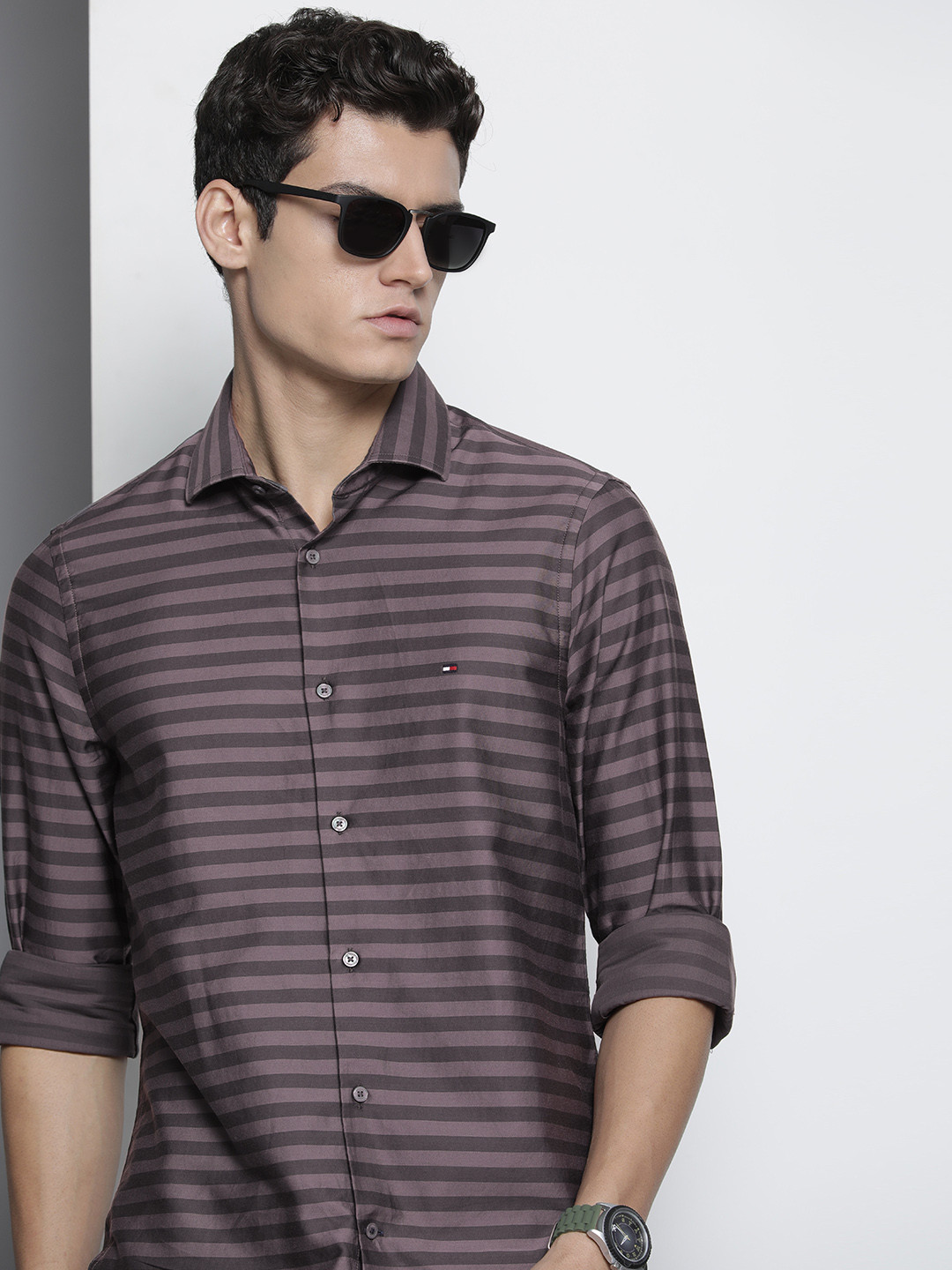 

Tommy Hilfiger Men Grey & Mauve Slim Fit Striped Casual Shirt