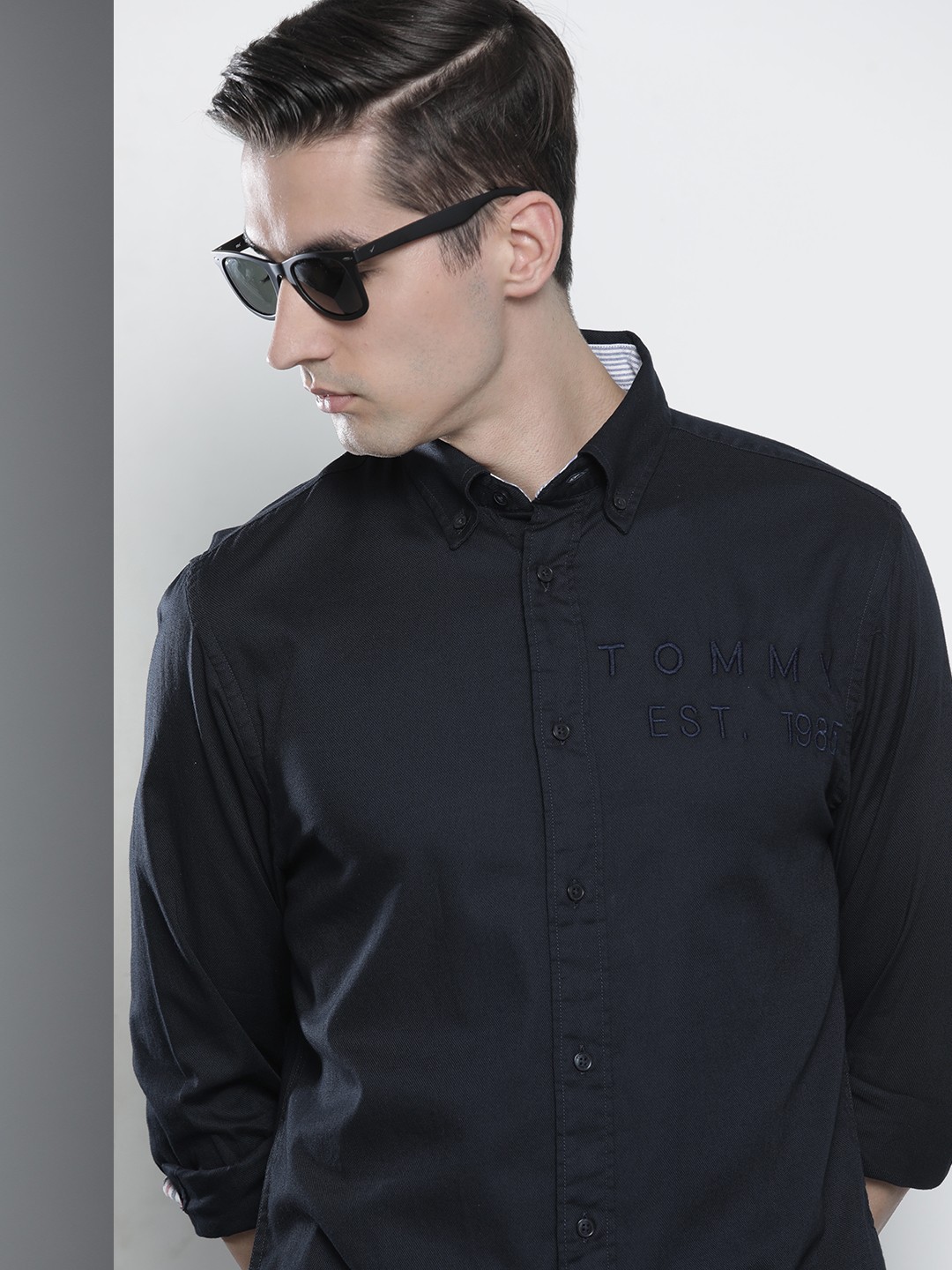 

Tommy Hilfiger Men Navy Blue Textured Casual Shirt