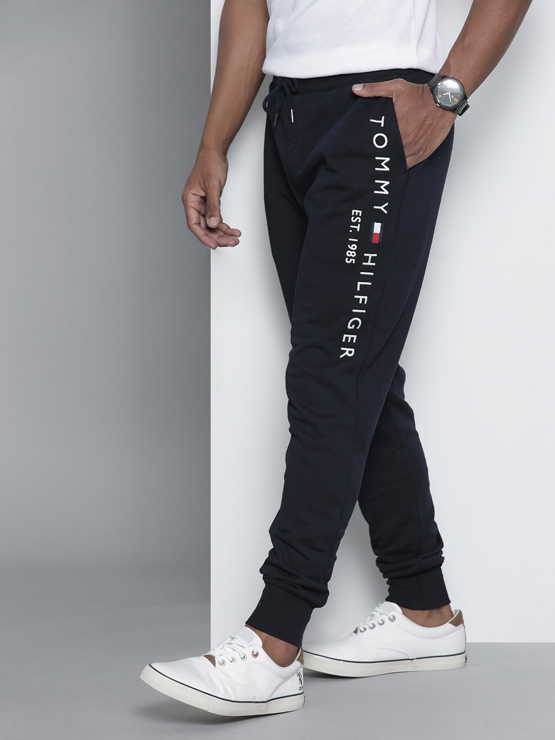 

Tommy Hilfiger Men Navy Blue & White Brand Logo Embroidered Organic Cotton Joggers