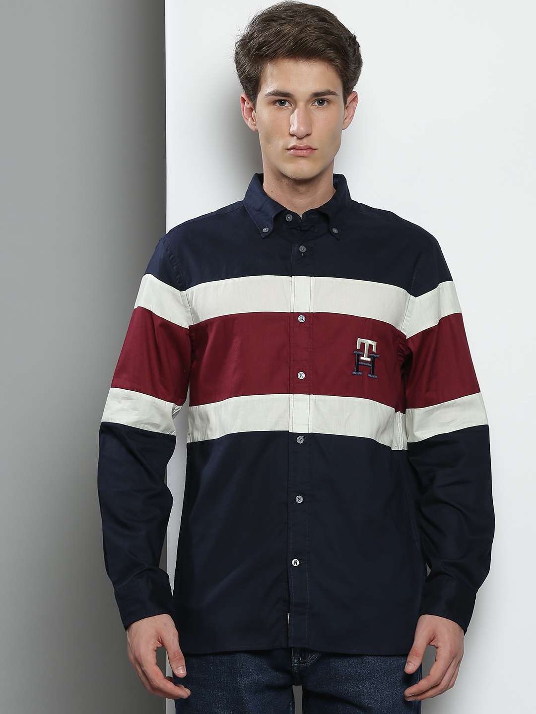 

Tommy Hilfiger Men Navy Blue Monogram Blocking Regular Fit Casual Shirt