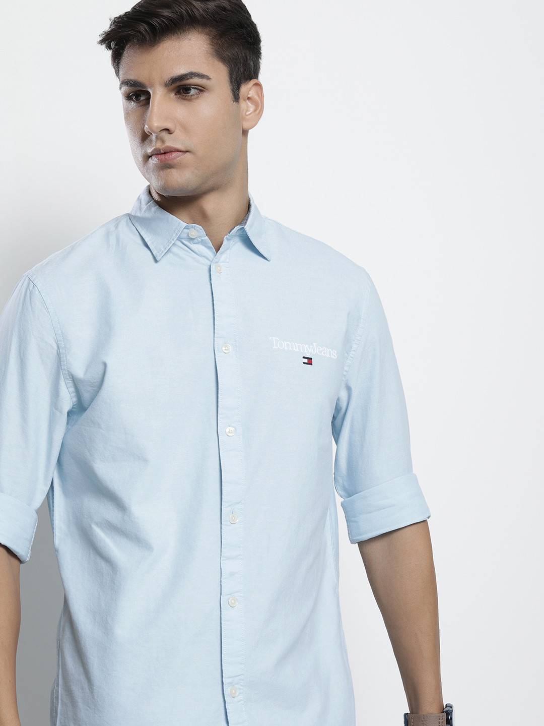 

Tommy Hilfiger Men Blue Solid Pure Cotton Casual Shirt