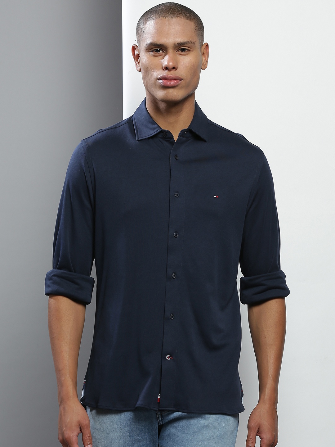 

Tommy Hilfiger Men Navy Blue Solid Cotton Casual Shirt