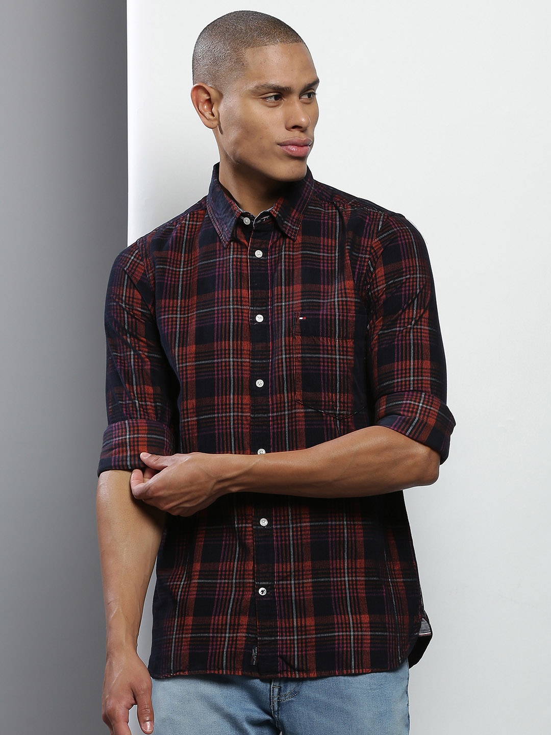 

Tommy Hilfiger Men Navy Blue & Orange Slim Fit Tartan Checked Cotton Corduory Shirt