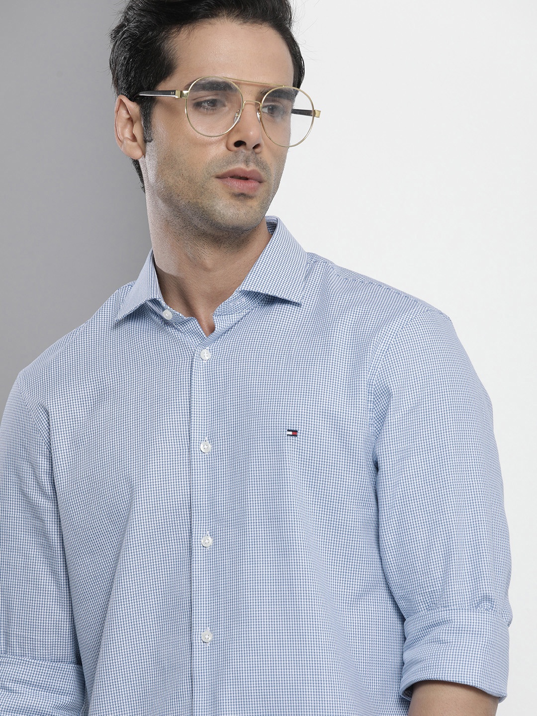 

Tommy Hilfiger Men Blue & White Textured Slim Fit Pure Cotton Casual Shirt