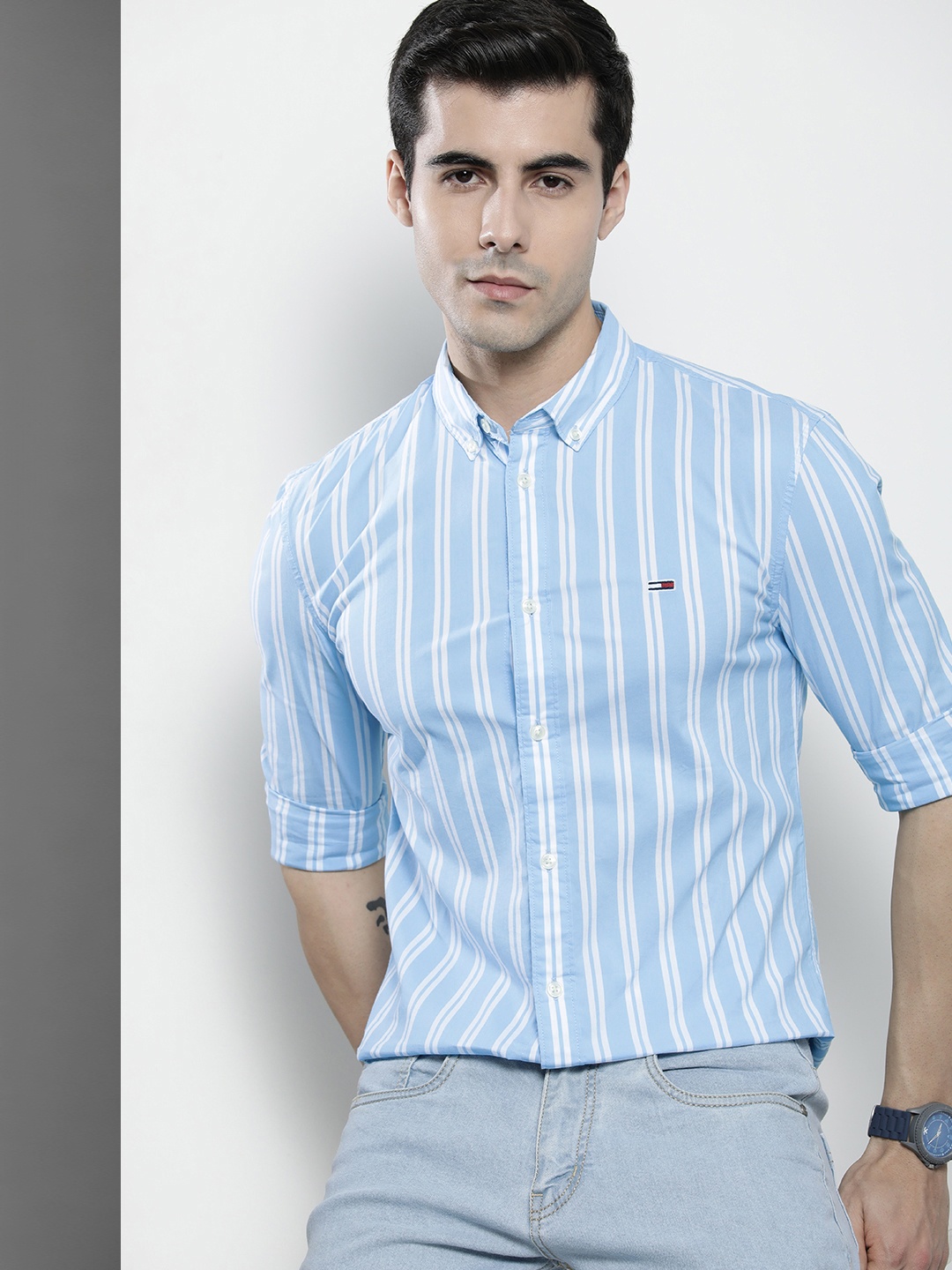

Tommy Hilfiger Men Blue Skinny Fit Striped Casual Shirt