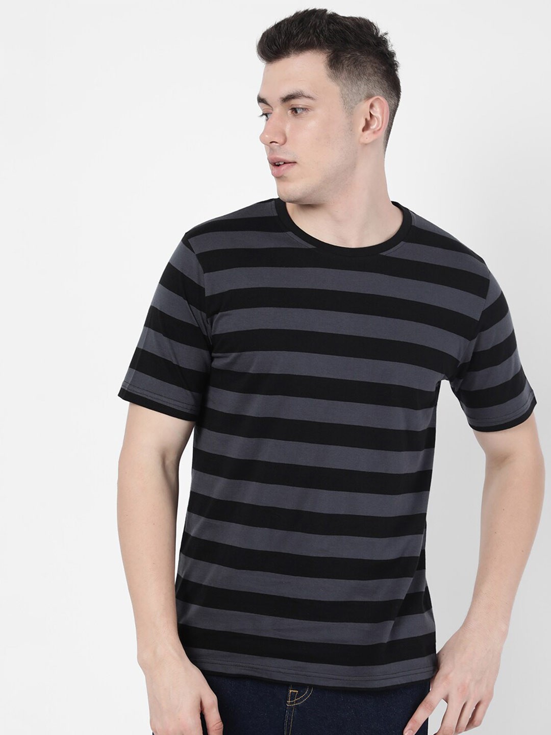 

R&B Men Black Striped T-shirt