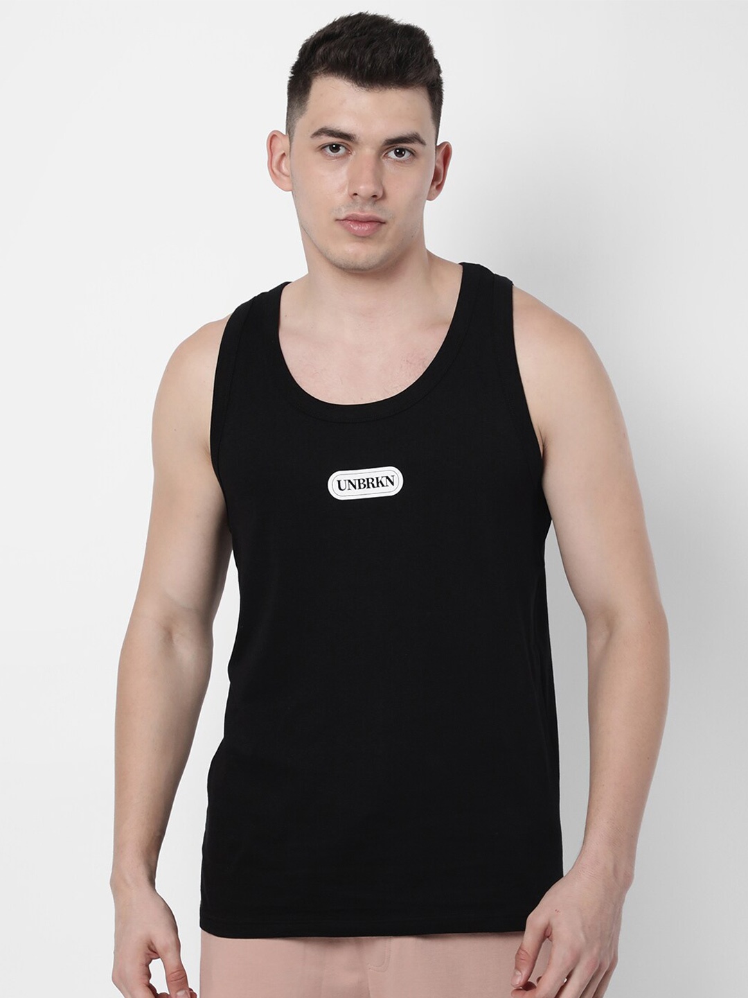

R&B Men Black Applique T-shirt