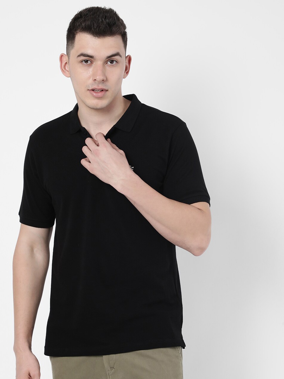 

R&B Men Black Mandarin Collar T-shirt