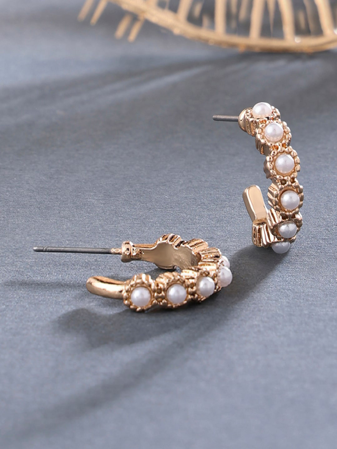 

Accessorize London Off White Pearl Super Classics Pearl Flower Circular Half Hoop Earring