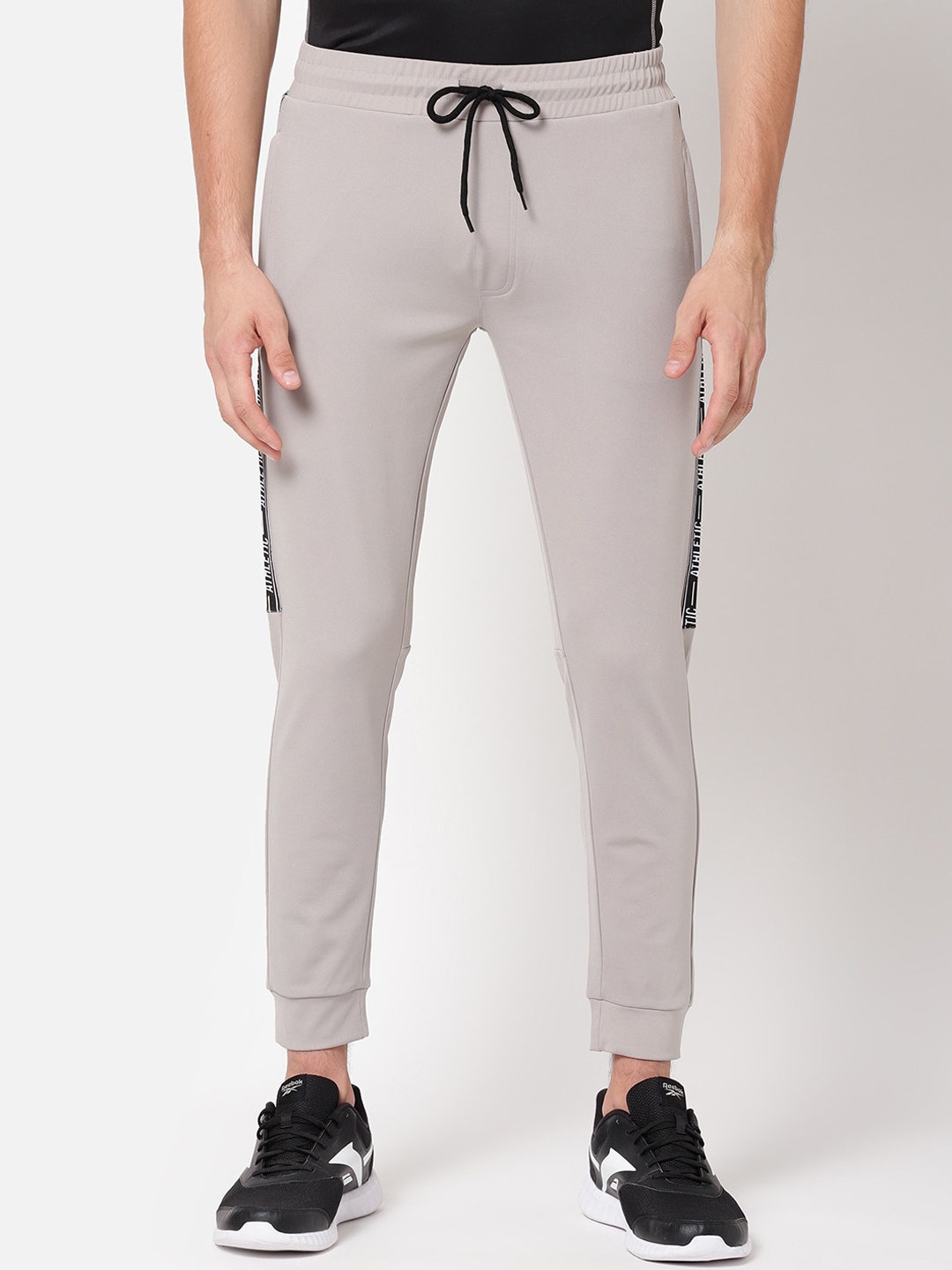 

R&B Men Grey Solid Slim Fit Joggers