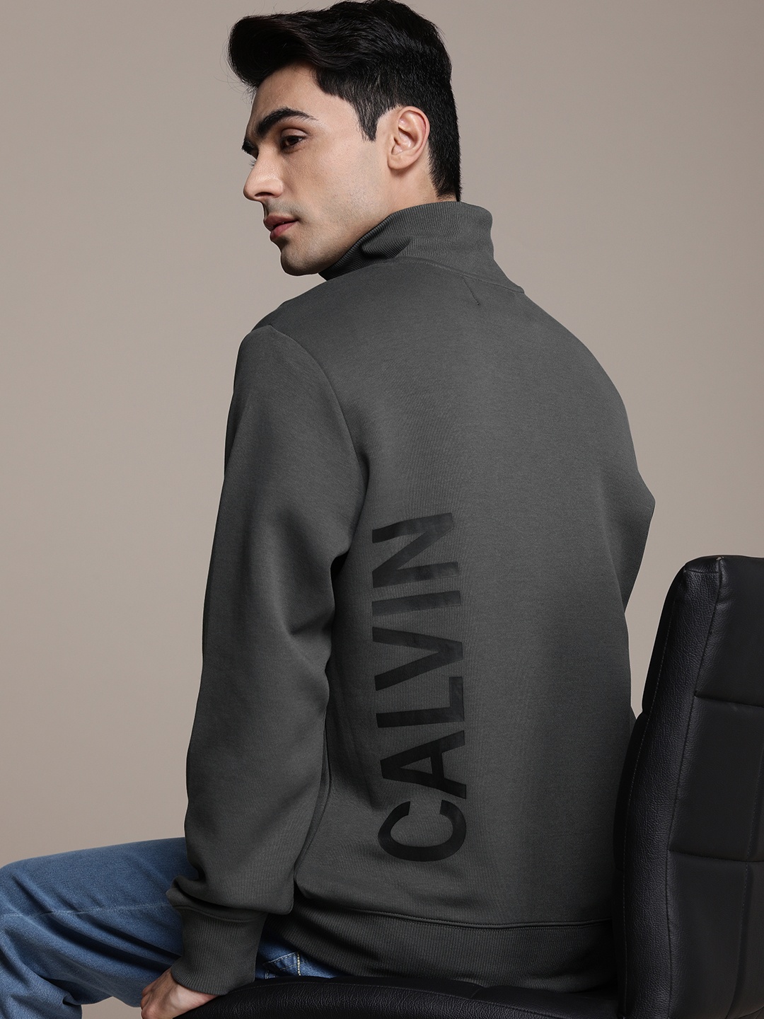 

Calvin Klein Jeans Men Grey Sweatshirt