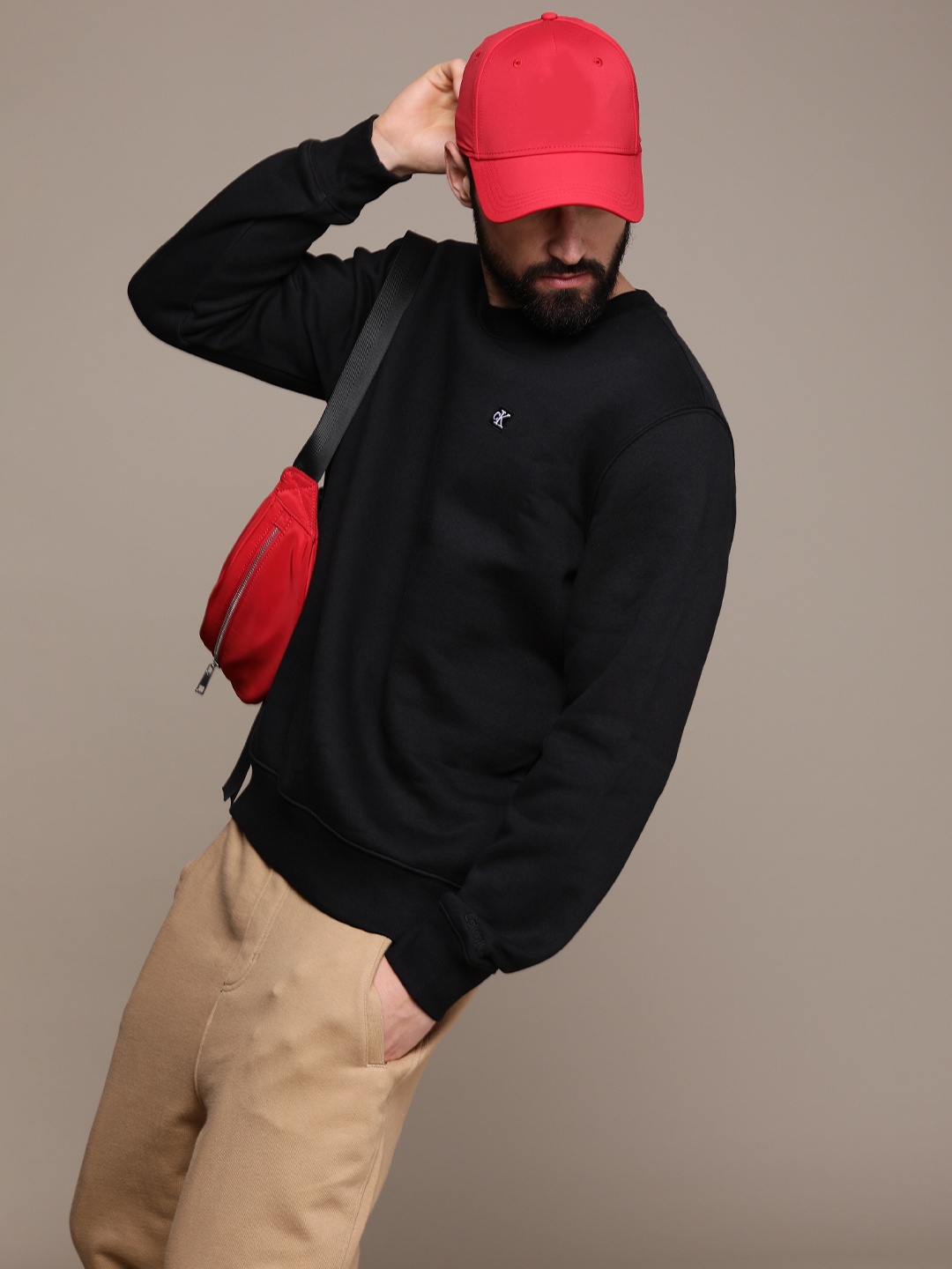 

Calvin Klein Jeans Men Black Solid Embroidered Pullover Sweatshirt