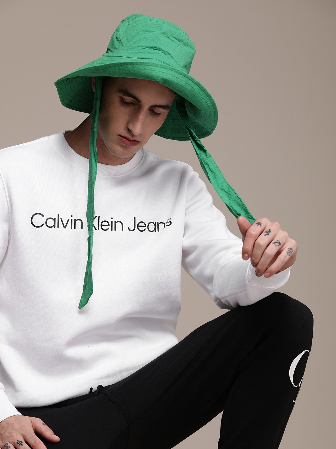 

Calvin Klein Jeans Men White Brand Logo Printed Sweatshirt