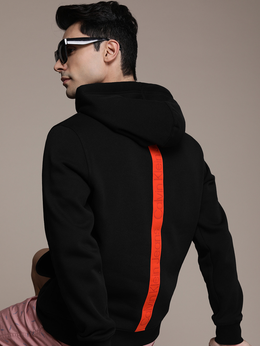 

Calvin Klein Jeans Men Black Hooded Sweatshirt