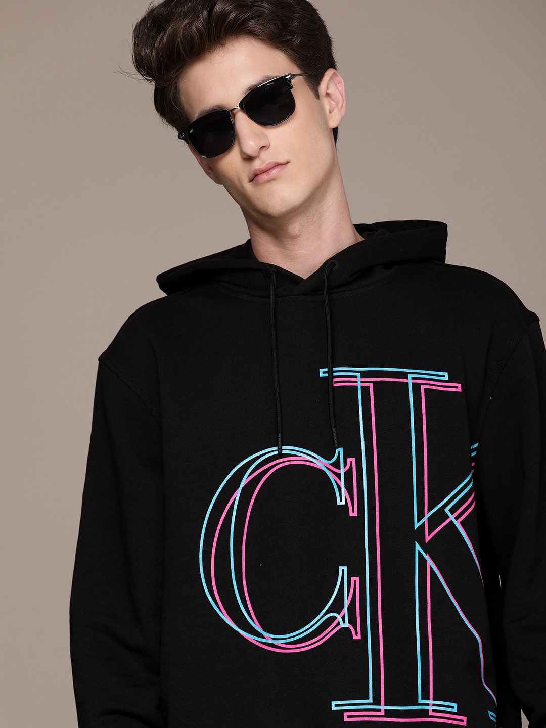 

Calvin Klein Jeans Men Black Illuminated Hoodie Sweatshirt