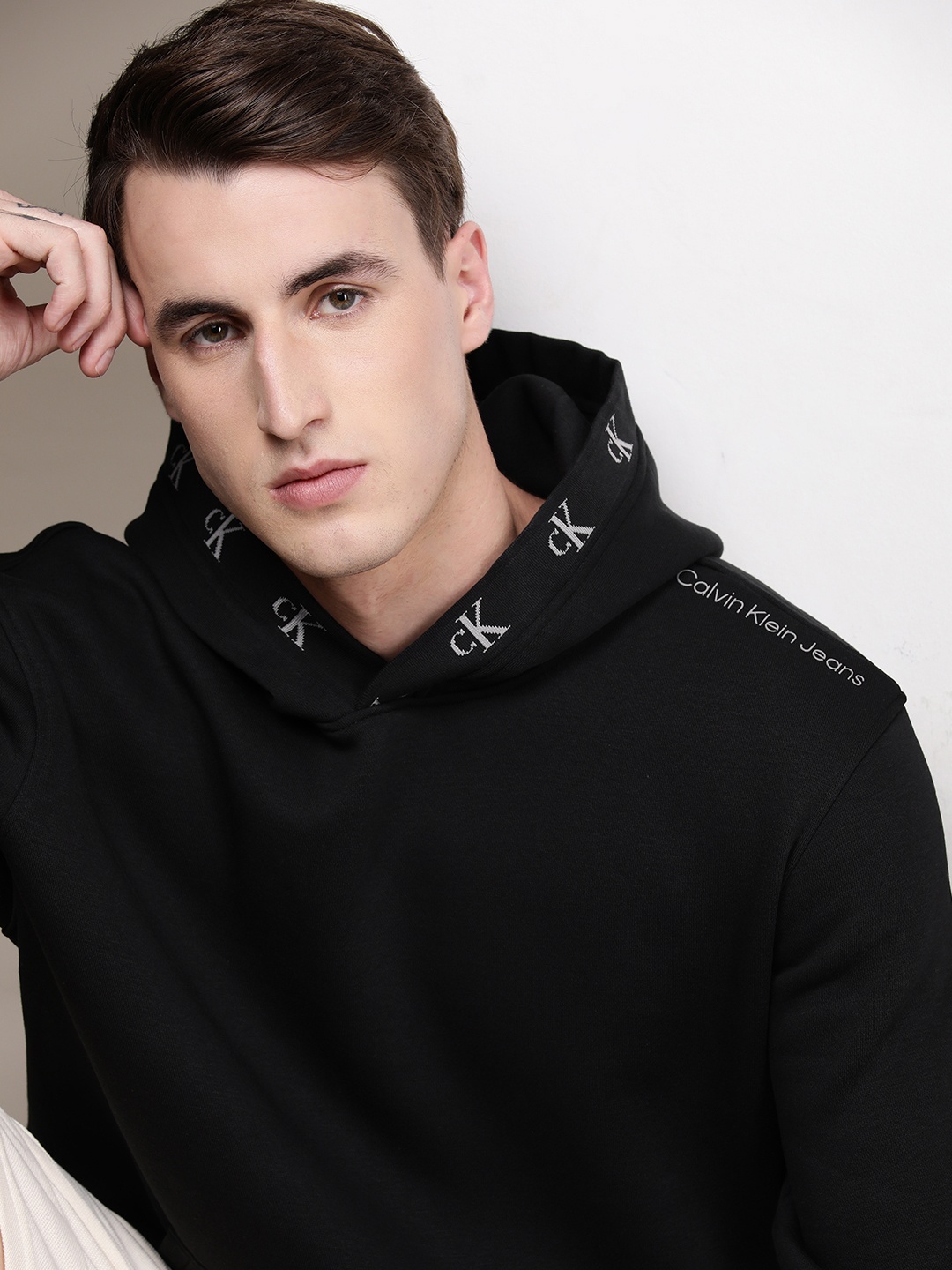 

Calvin Klein Jeans Men Black Solid Hooded Pullover Sweatshirt