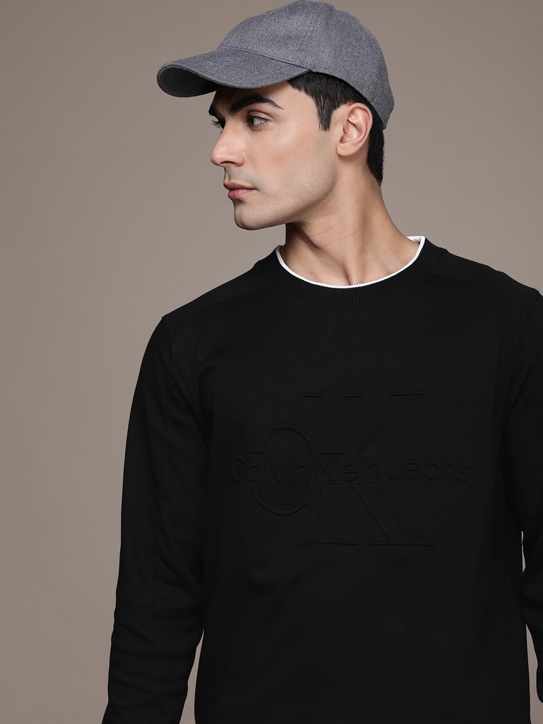 

Calvin Klein Jeans Men Black Solid Pure Cotton Sweatshirt