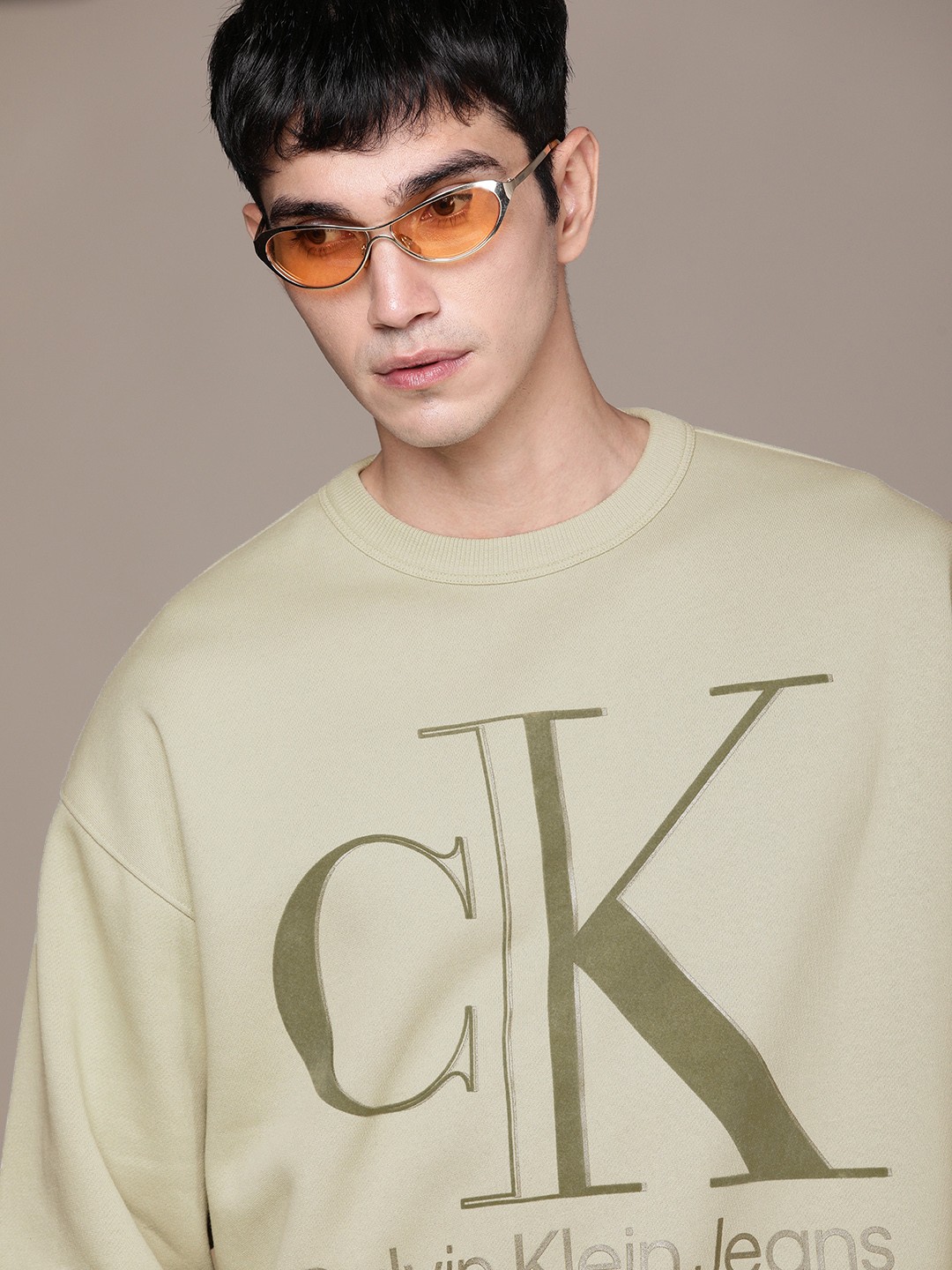 

Calvin Klein Jeans Men Olive Green Brand Logo Printed Applique Sweatshirt