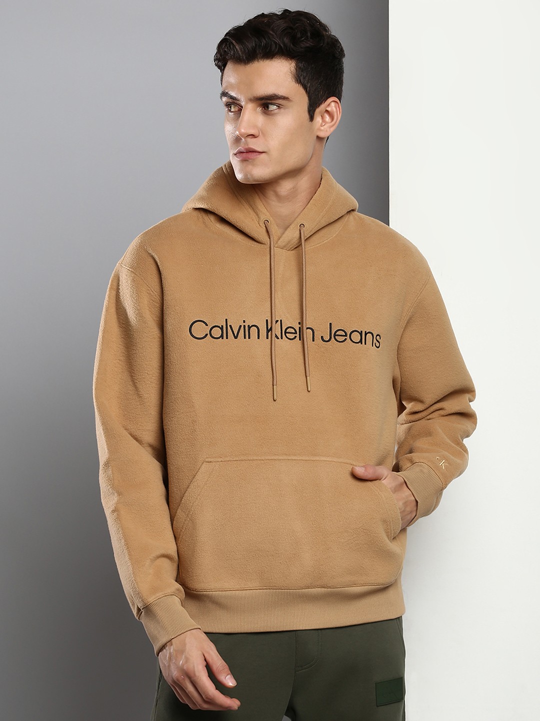 

Calvin Klein Jeans Men Camel Brown Logo Embroidered Hooded Sweatshirt