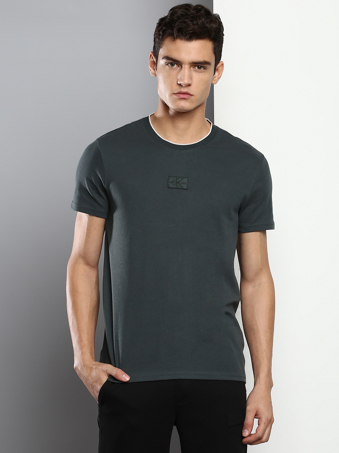 

Calvin Klein Jeans Men Teal Blue Pure Cotton Slim Fit T-shirt