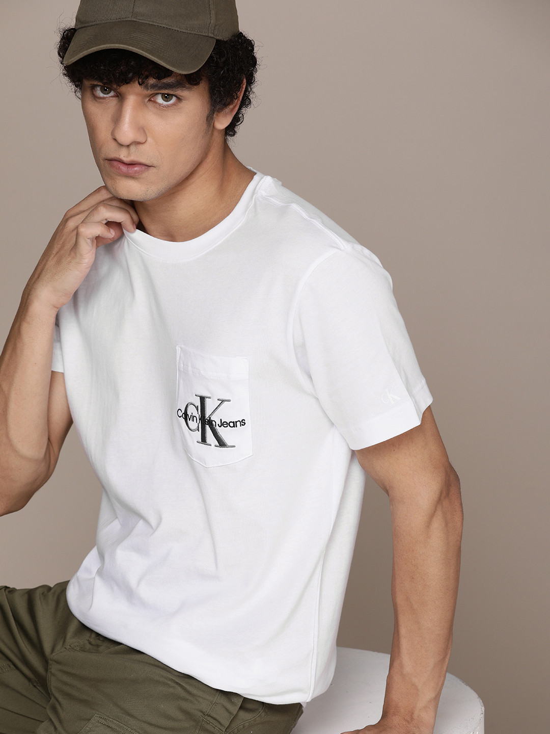 

Calvin Klein Jeans Men White Placement Brand Logo Embroidery Pure Cotton T-shirt