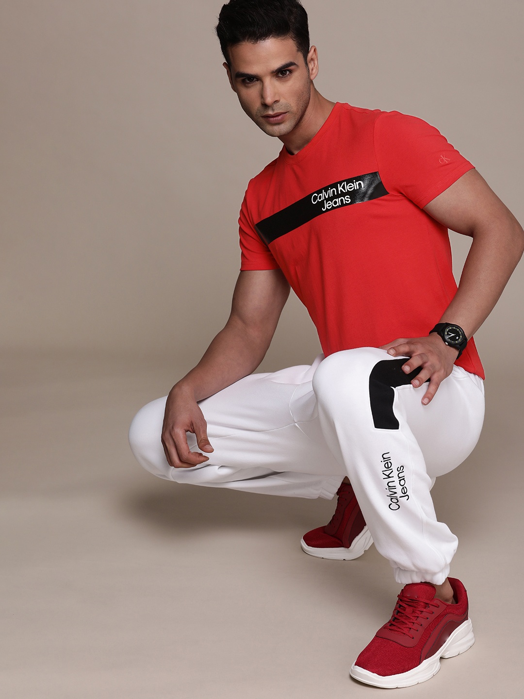

Calvin Klein Jeans Men Red Brand Logo Printed Slim Fit T-shirt