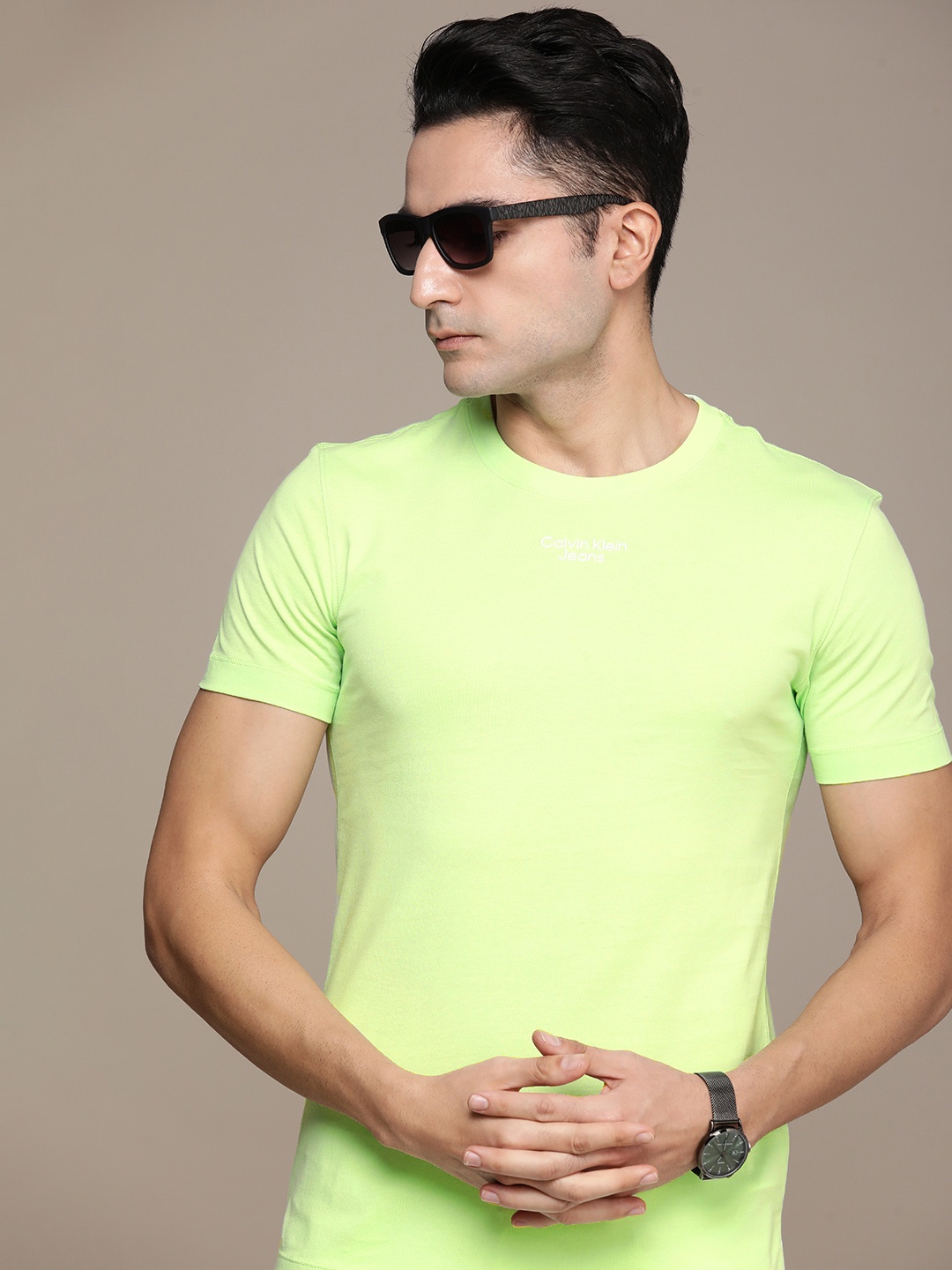 

Calvin Klein Jeans Men Fluorescent Green Pure Cotton Applique T-shirt